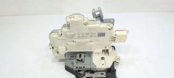 Volkswagen PASSAT B7 Front door lock 3C1837016A