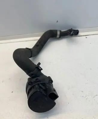 Mercedes-Benz C W205 Engine coolant pipe/hose A2058306005 A2118350364