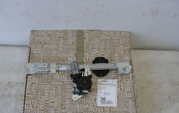 Dacia Sandero Front door electric window regulator 807209299R
