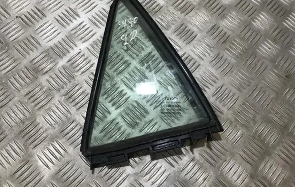Toyota Auris 150 Rear vent window glass 