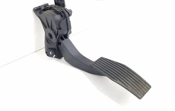 Opel Zafira C Accelerator throttle pedal 13253781 6PV00976511 05072014
