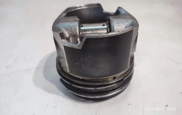 Audi A5 8T 8F Piston 