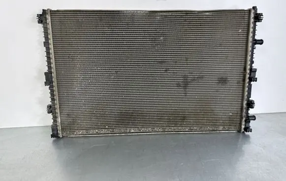 Volkswagen Touareg III Coolant radiator 4M0145804T
