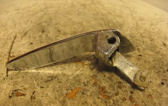 Mercedes-Benz C W202 Front door interior handle NURODYKITEKURIPUSE