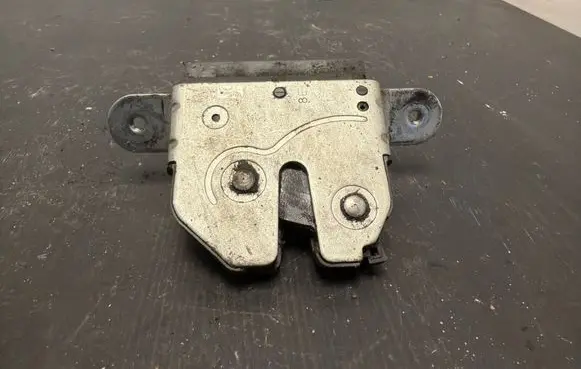 Opel Corsa D Tailgate/trunk/boot lock/catch/latch 55701971 A727