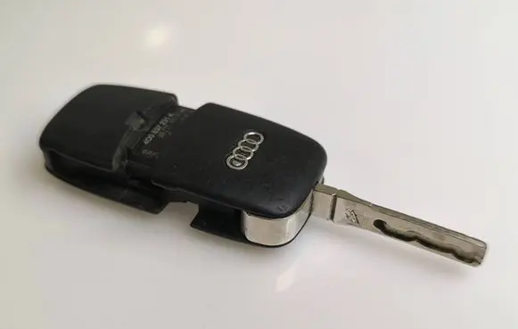 Audi A6 S6 C6 4F Ignition key/card 00003130A8 13352002