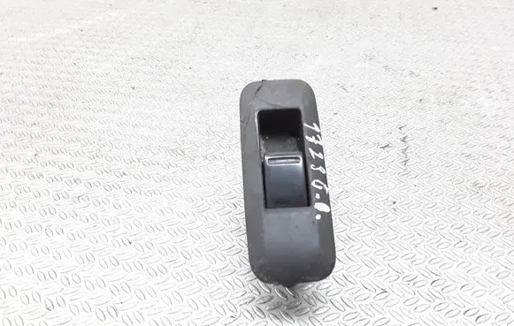 Nissan Primera Electric window control switch 25411AV600