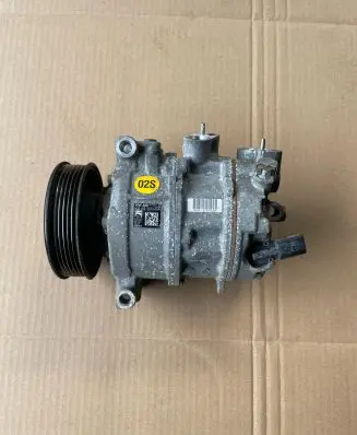 Skoda Octavia Mk4 Air conditioning (A/C) compressor (pump) 5Q0816803D