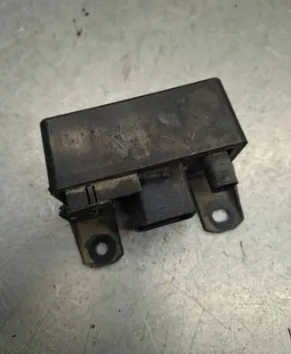 Mercedes-Benz C W203 Glow plug pre-heat relay 