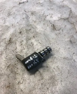 Volkswagen Tiguan Camshaft vanos timing valve 06k115243r