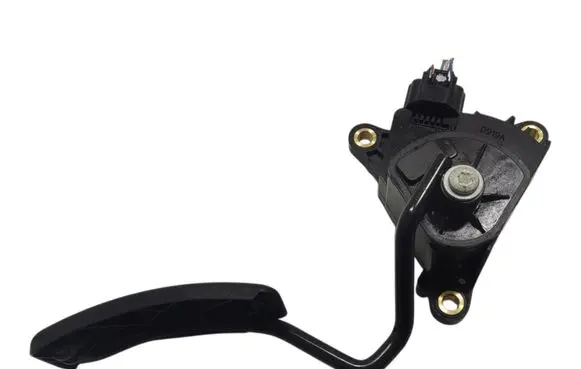Accelerator throttle pedal