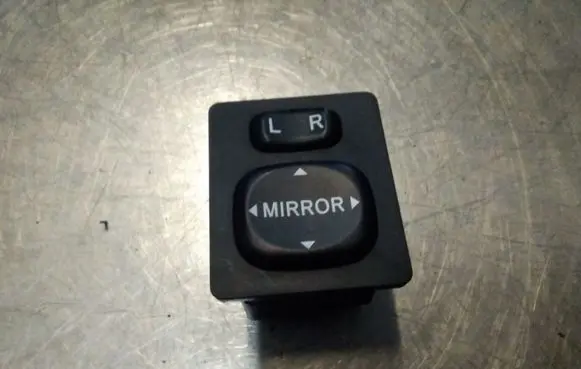 Wing mirror switch