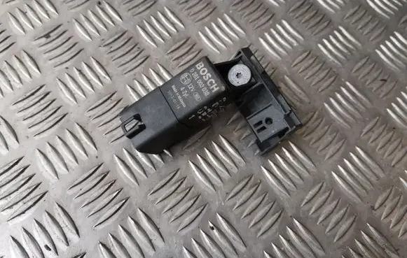 Glow plug pre-heat relay