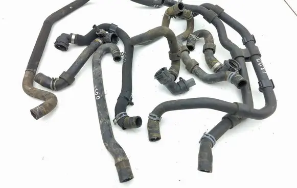 Coolant pipe/hose