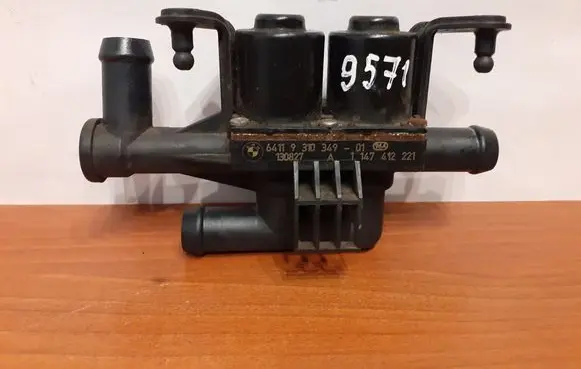 BMW 5 F10 F11 Coolant heater control valve 9310349 9571