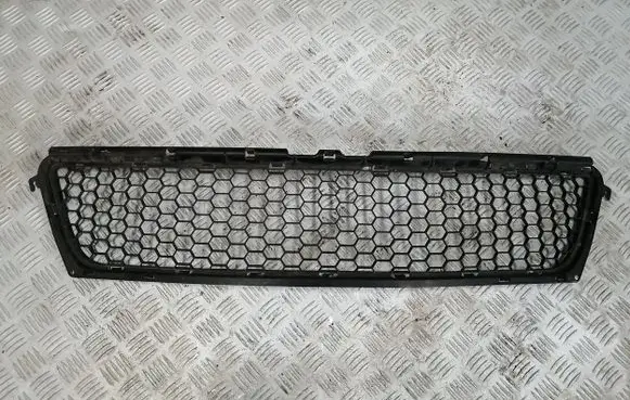 Dacia Sandero Front bumper lower grill 8200735103