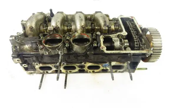 Peugeot 607 Engine head 9656950580 9651559780