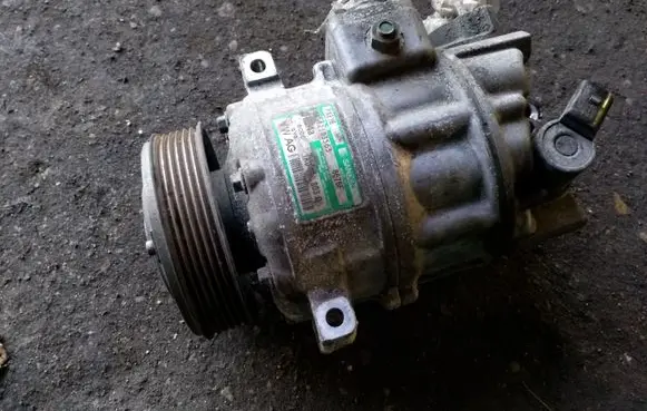 Volkswagen Golf V Air conditioning (A/C) compressor (pump) 1K0820803Q