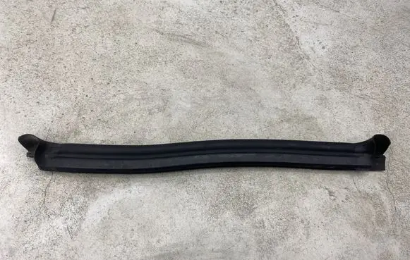 BMW 3 E46 Engine compartment rubber 8208506
