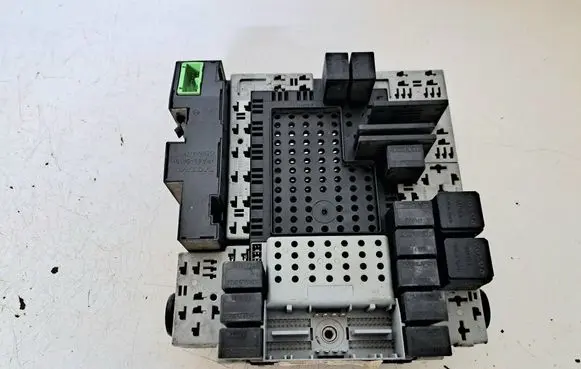 Volvo S60 Fuse module 30657428 08688434