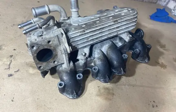 Volkswagen PASSAT B6 Intake manifold 03G129713 3210275 038131513AD