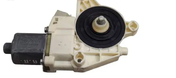 Mercedes-Benz B W246 W242 Front door window regulator motor A2469065200 933866100 0130822691