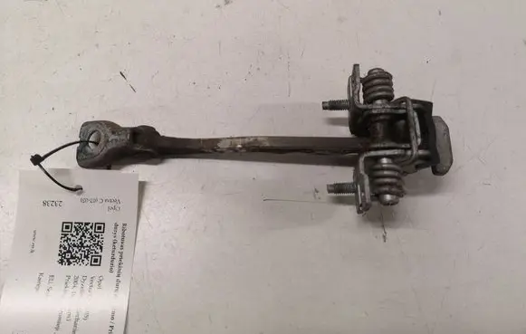 Opel Vectra C Front door check strap stopper