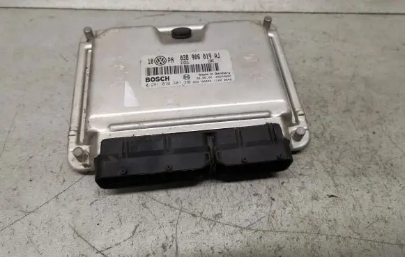 Volkswagen PASSAT B5 Engine control unit/module 038906019AJ 0281010303