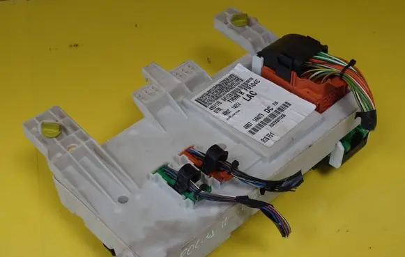 Ford Focus Fuse module 4M5T14A073DC 4M5T-14A073-DC