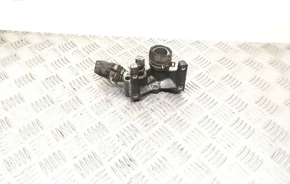 Ford Focus Thermostat/thermostat housing 1N1G8594 F5FA12A648AB 6K06A