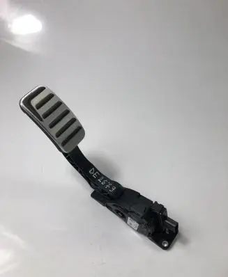 Volvo V40 Accelerator throttle pedal 31280597