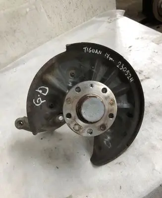 Volkswagen Tiguan Rear wheel hub 3q0501117
