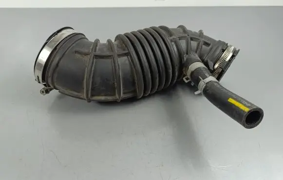 Air intake hose/pipe