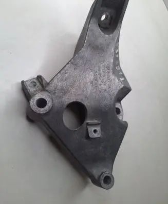 BMW 3 E90 E91 Engine mounting bracket 6775041