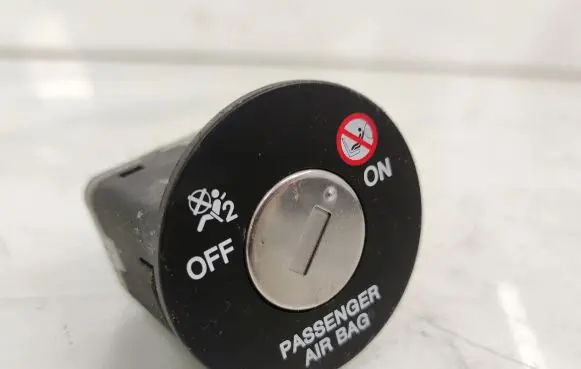Passenger airbag on/off switch