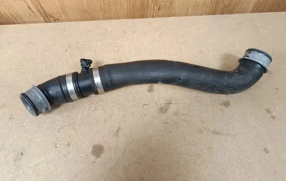 Mercedes-Benz SL AMG R231 Engine coolant pipe/hose A2315015182