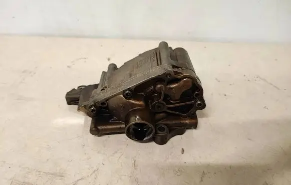 BMW 5 F10 F11 Oil pump 7573747