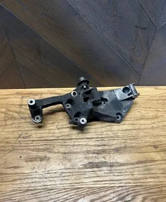 Peugeot 2008 I Generator/alternator bracket 9809714680