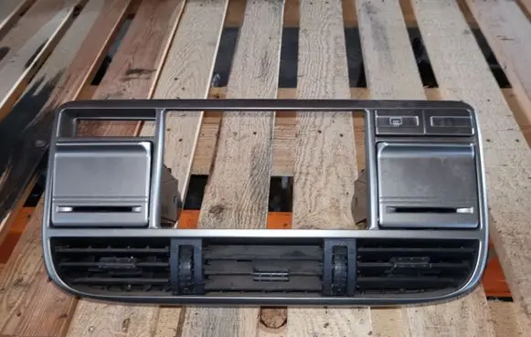Nissan X-Trail T30 Dash center air vent grill