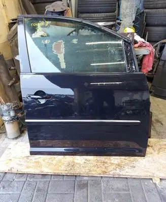 Volkswagen Touran II Front door 