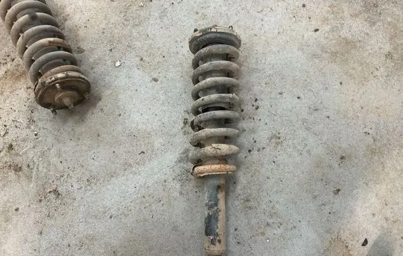 Isuzu D-Max Front shock absorber/damper