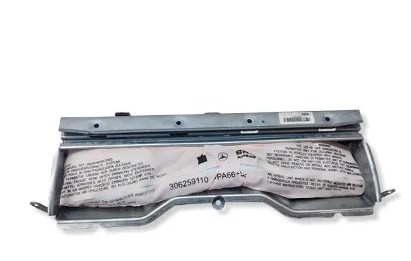 Mercedes-Benz E C207 W207 Knee airbag 2048602002