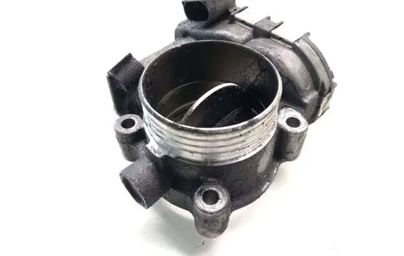 Volvo V70 Throttle valve 8692720