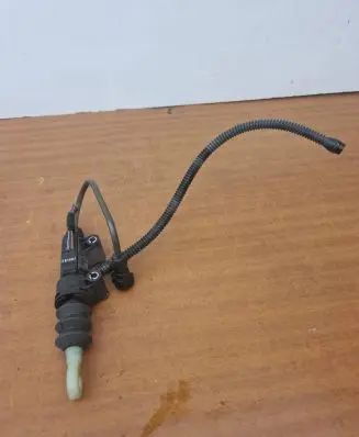 Clutch slave cylinder