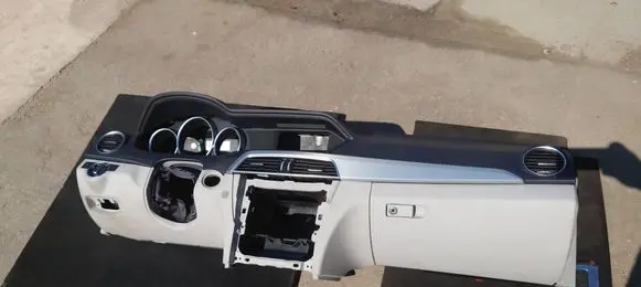 Mercedes-Benz C W204 Dashboard A2046805787 A2129050551 A2048601902