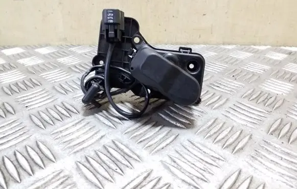 Fuel tank cap lock
