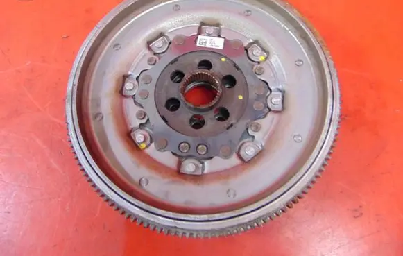Audi Q3 F3 Flywheel 05E105266F