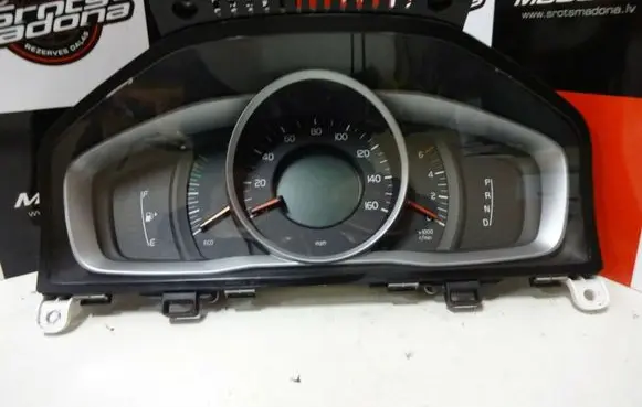 Volvo V70 Speedometer (instrument cluster) 31327750