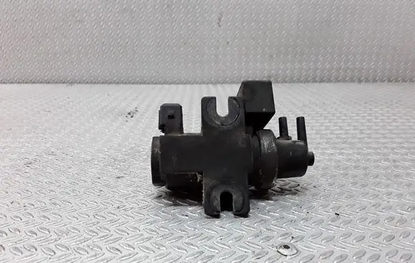 BMW X5 E53 Turbo solenoid valve 72279600 2247906