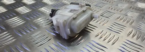 Volkswagen PASSAT B4 Central locking motor 3A0862153B